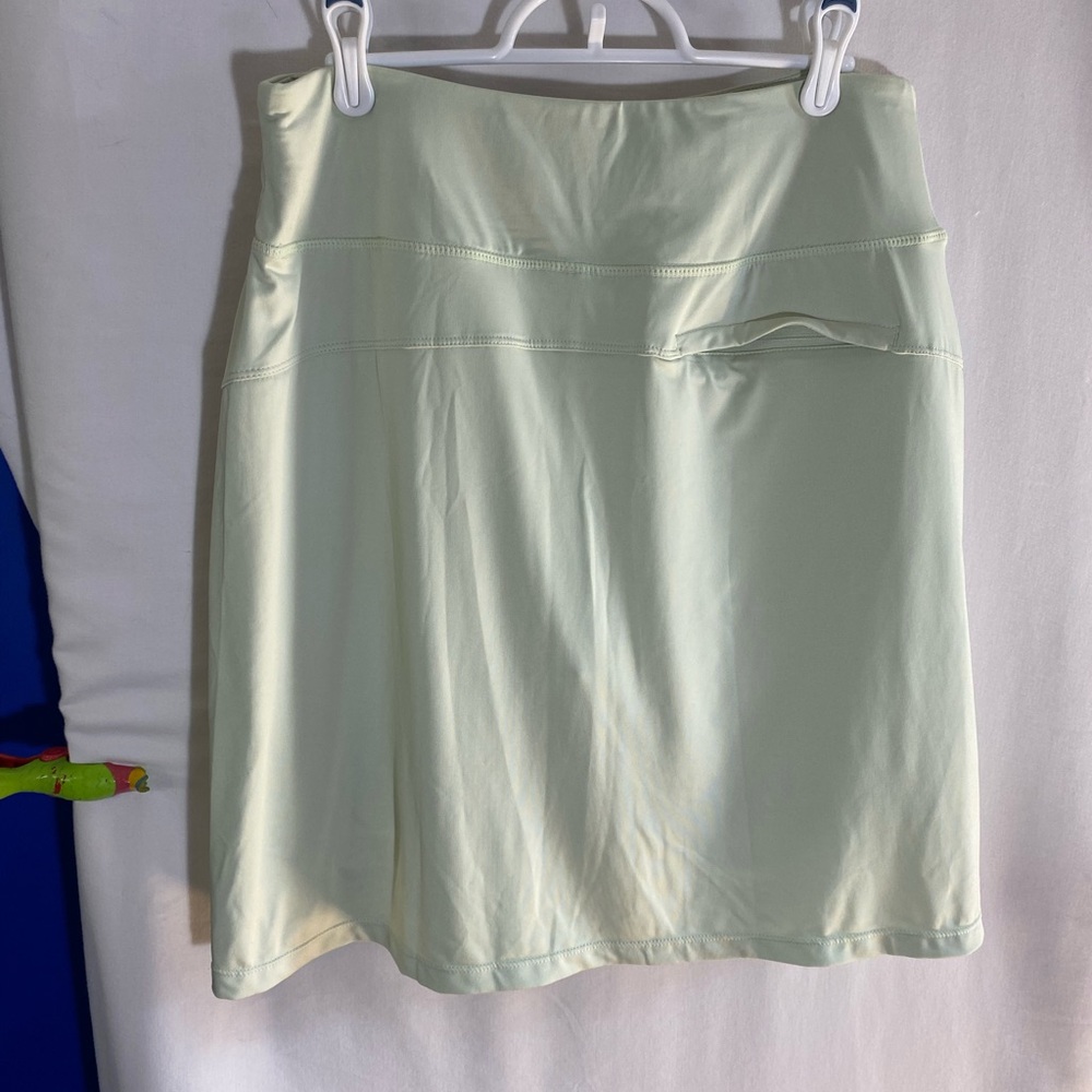 Baleaf Light Green Skirt with Side Slits, Size Large - Picture 4 of 8